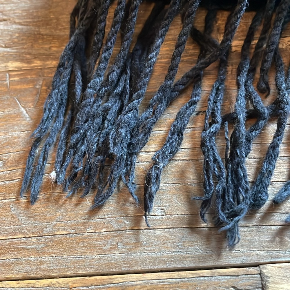 Kenneth Cole New York Silk and Cashmere Velvet Fringe Scarf🖤 - Picture 9 of 9